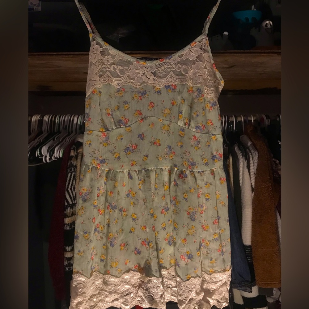 CUTE MESH / LACE TANK TOP WITH FLORAL PRINT !! SIZE SMALL
